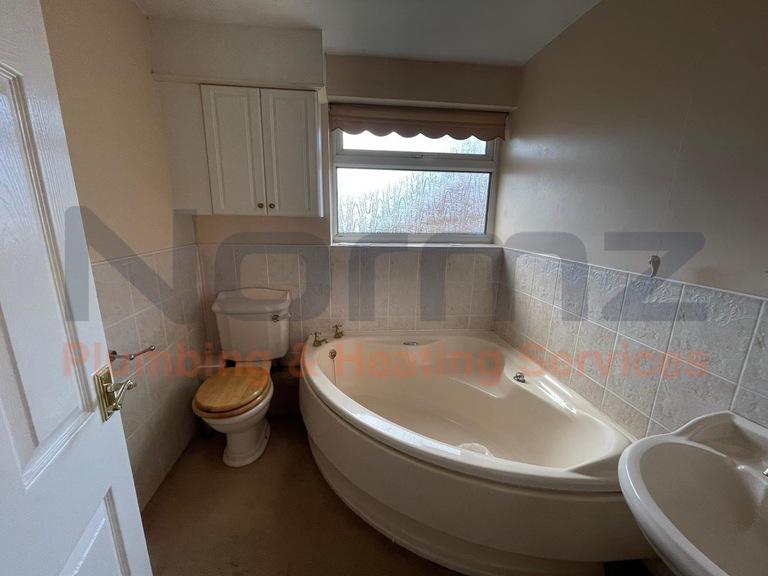 Bathroom Fitter Kettering Before Renovation Picture